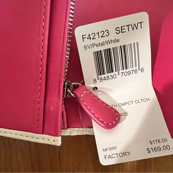 Coach leather wallet, pink, NWT, three folds - Picture 2 of 3